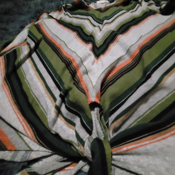 Chevron stripe blouse with tie at waist - Picture 3 of 4